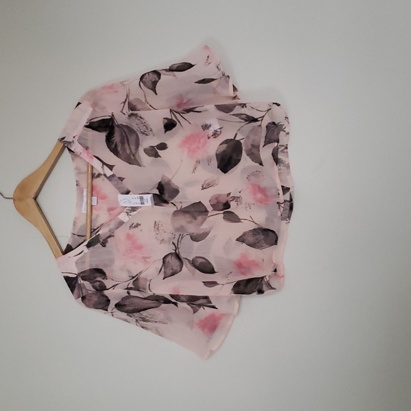 New York & Company Sheer Cropped Floral Blouse XS NWT - Picture 1 of 5